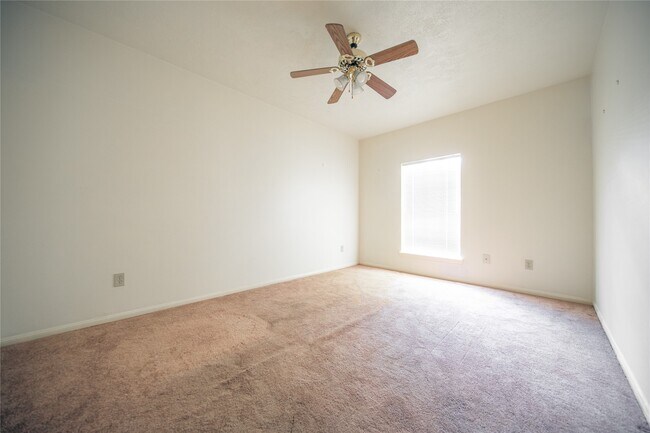 Photo - 13927 Lynnwood Ln