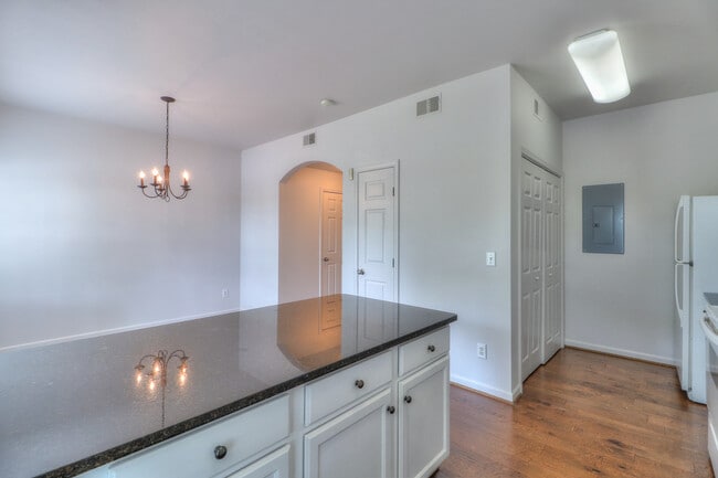 Photo - 702 Vernon Ave