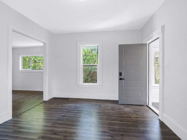 Photo - 2 Story Home in Minneapolis W/ Fenced-In Yard