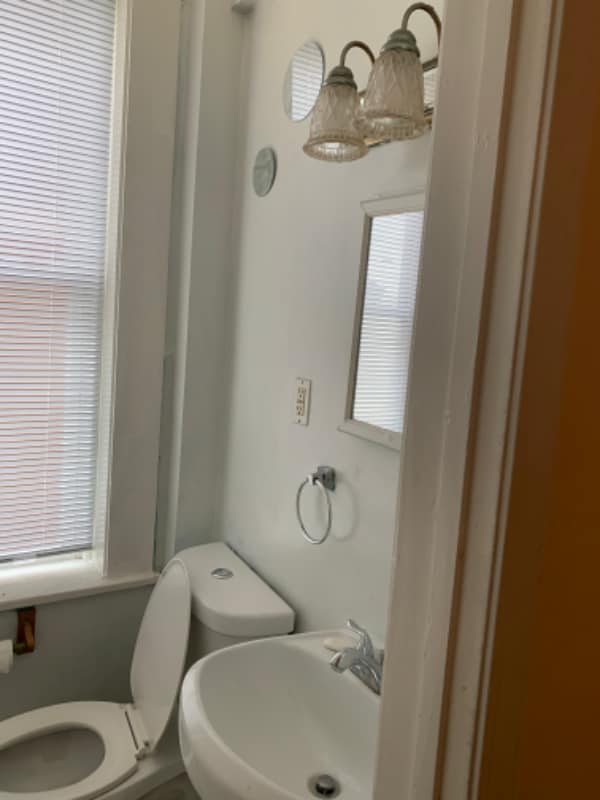 Photo - 817 McLaran Ave