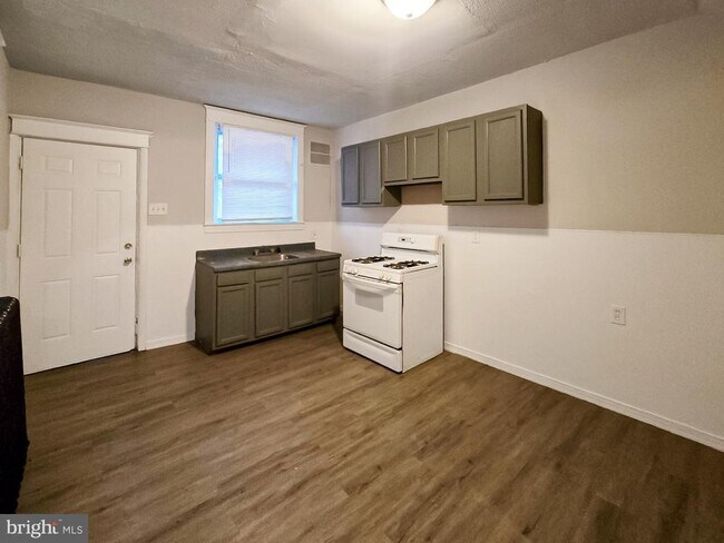 Photo - 5629 Hazel Ave