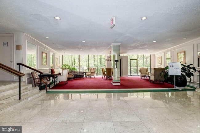 Building Photo - 5300 Columbia Pike Unit 113
