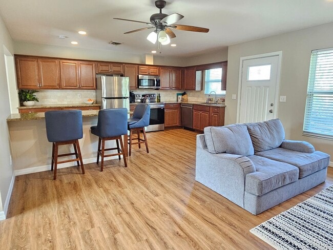 Photo - Annual Unfurnished 2 Bedroom 2 Bathroom Single Family Home in South Venice!