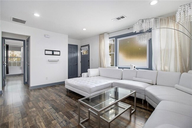 Photo - 154 Wadley St NW