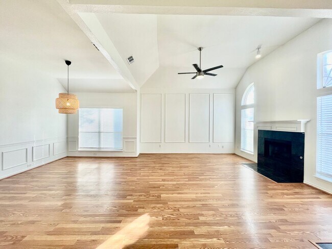 Photo - Recently updated home minutes from Grandscape