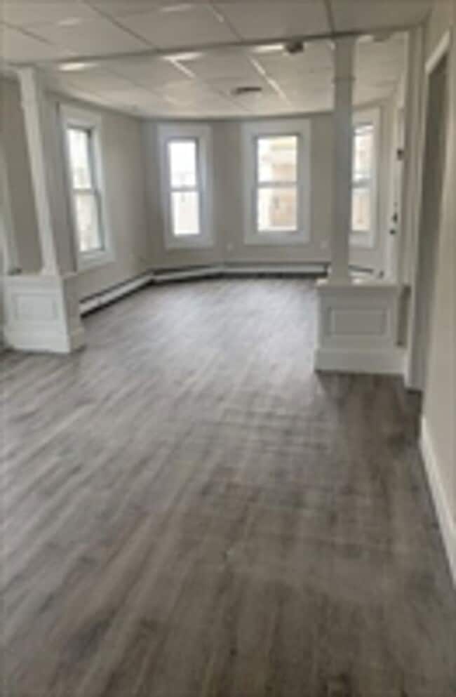 Building Photo - 6-8 Conduit Street Unit 2