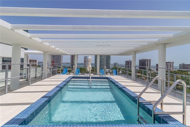 Building Photo - 1600 SW 1st Ave