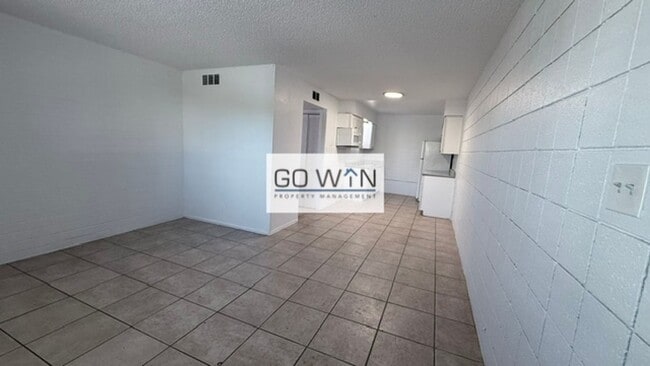 Building Photo - 2018 W Cactus Rd Unit A