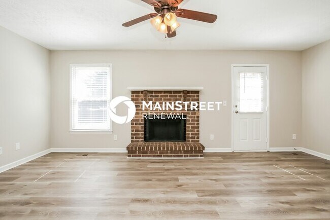 Photo - 3 Bedroom Pet-Friendly Home in MURFREESBORO, TN with Main Street Renewal