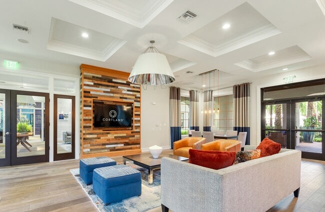 Photo - Cortland Hollywood