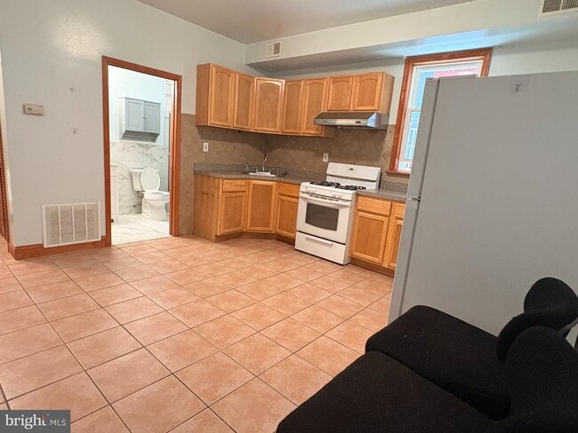 Photo - 1318 W Girard Ave