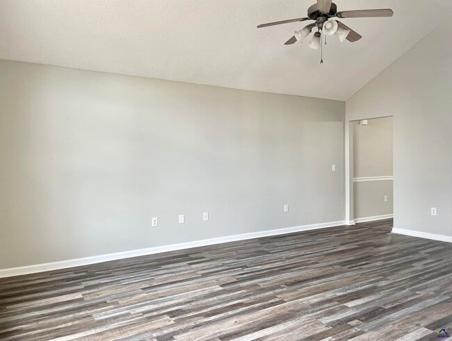 Photo - 321 Deerfield Cir