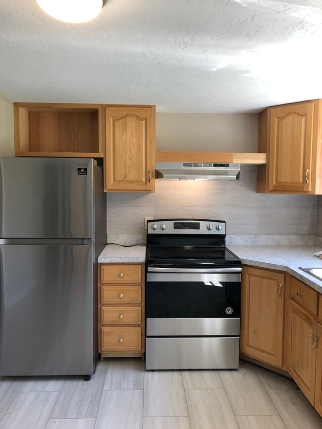 Building Photo - 8 Brookings Dr