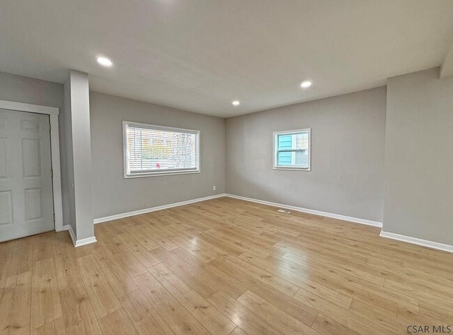 Photo - 512 Graham Ave