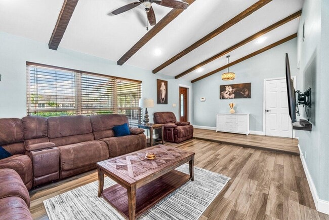 1352 Wyndcliff Dr