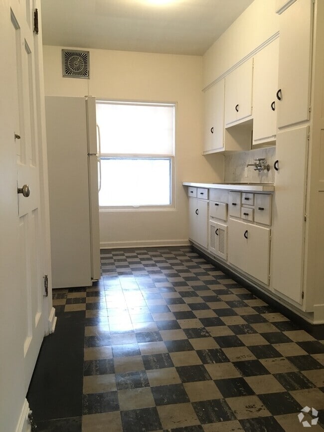 Building Photo - 1011 Short Rd Unit 1011 Short Rd, #4 Rental