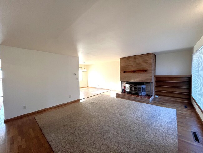 2310 Walnut St