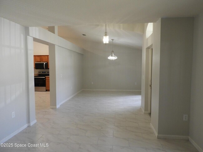 Photo - 895 Brookson Ave NW