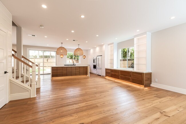 Photo - Beautiful Oceanside Cul-De-Sac Home!