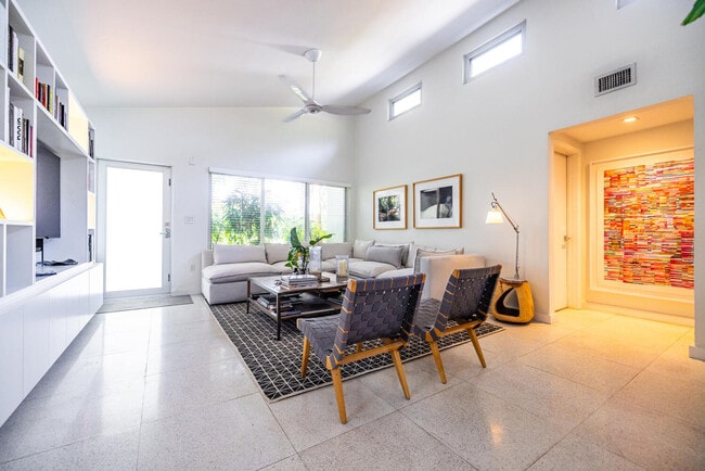 Photo - 420 NE 87th St Unidad ID1290879P