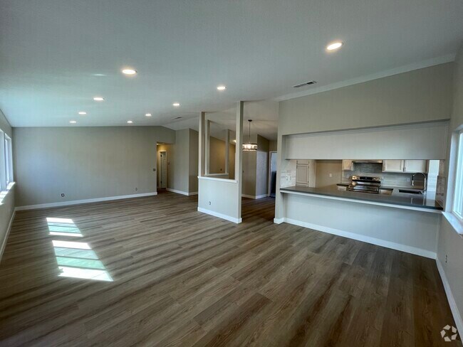 Building Photo - 1578 Corgiat Dr Rental