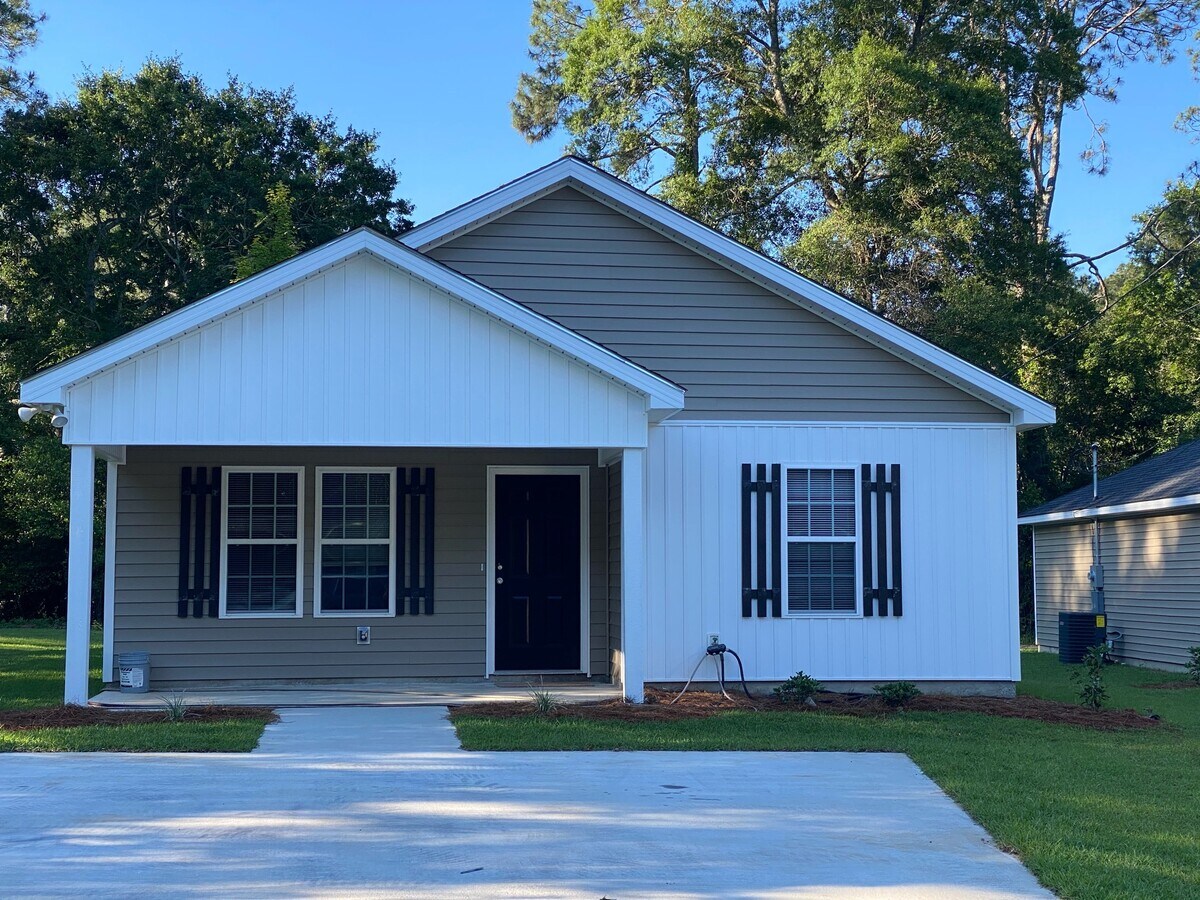 Photo - 128 Branch St