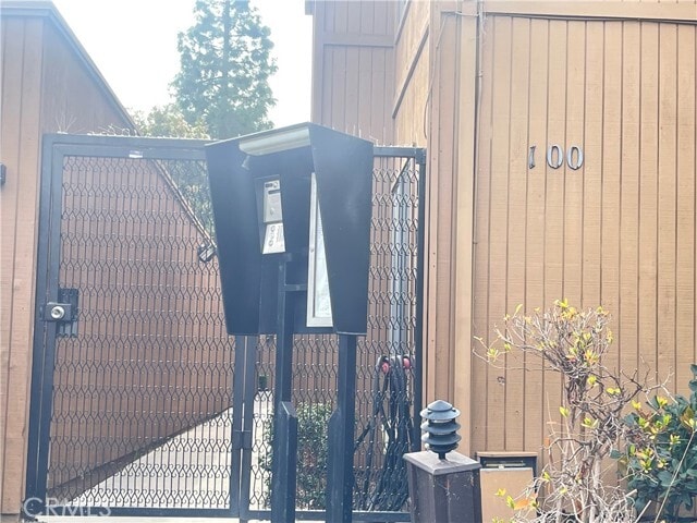 Photo - 100 Hurlbut St Townhome