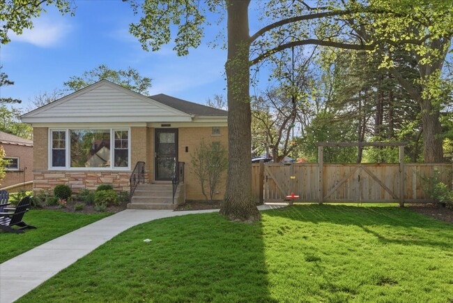 Photo - 9237 Lincolnwood Dr