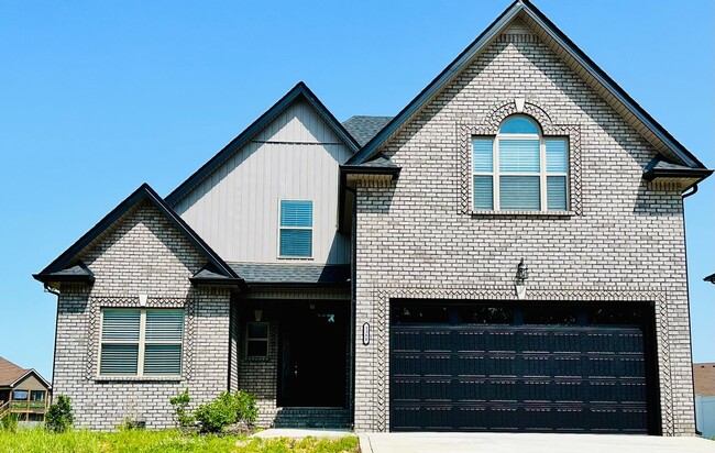 Building Photo - Luxury Home