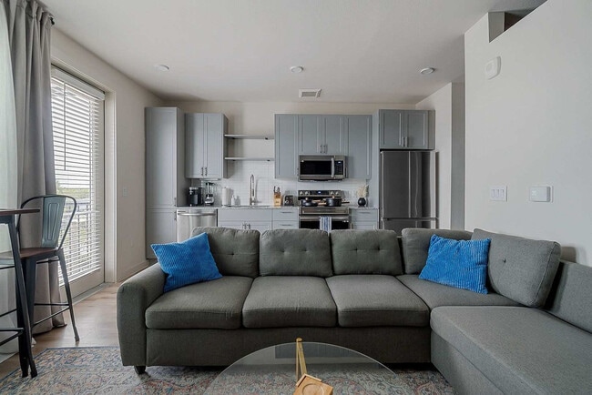 Building Photo - 2232 Empire Central Dr Unit SI ID1520124P