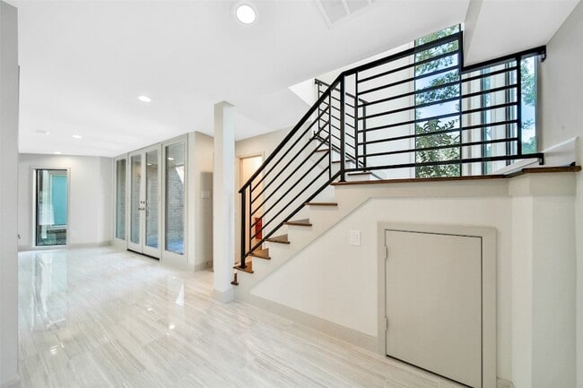 Photo - 15607 Memorial Dr