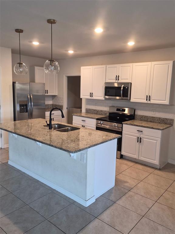 225 Caryota Ct