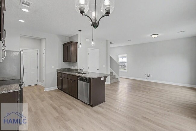 Photo - 547 Fairview Cir