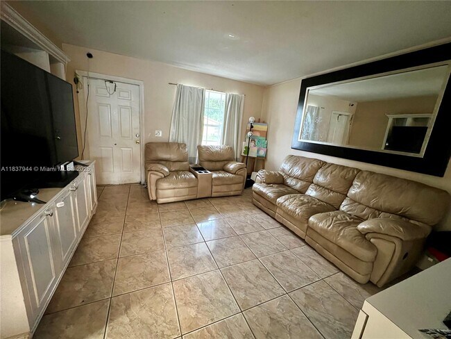 Photo - 200 SW 11th St Unit 2-2
