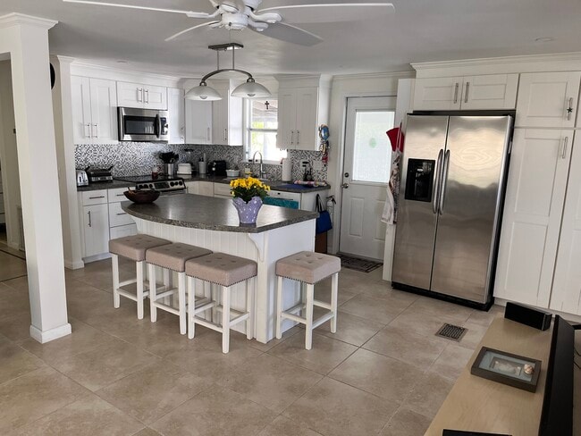 Photo - 618 N Silver Cir