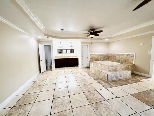 Photo - 2329 Greenway Dr