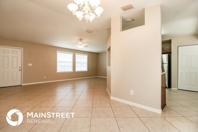 Photo - 721 NW Douglas Cir