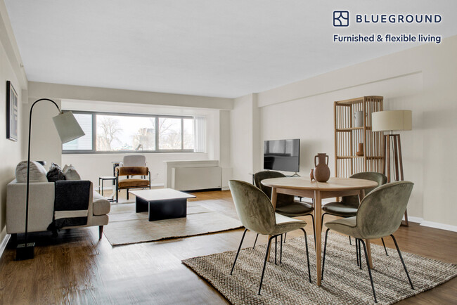 Building Photo - 1 Emerson Pl Unit FL3-ID498 Rental