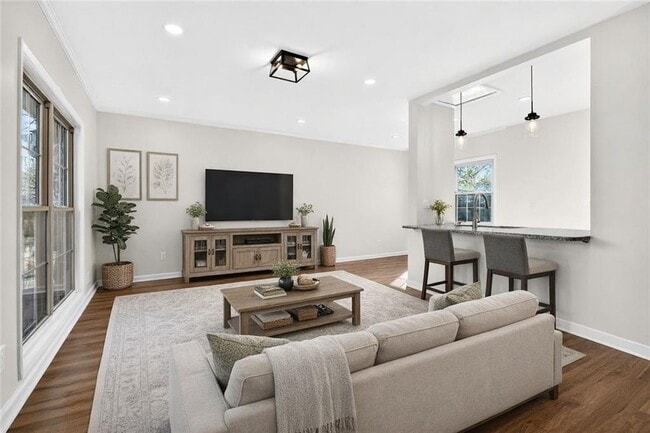 Building Photo - 2918 Highland Dr SE