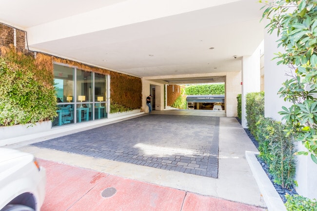 Photo - Seacrest Apartments