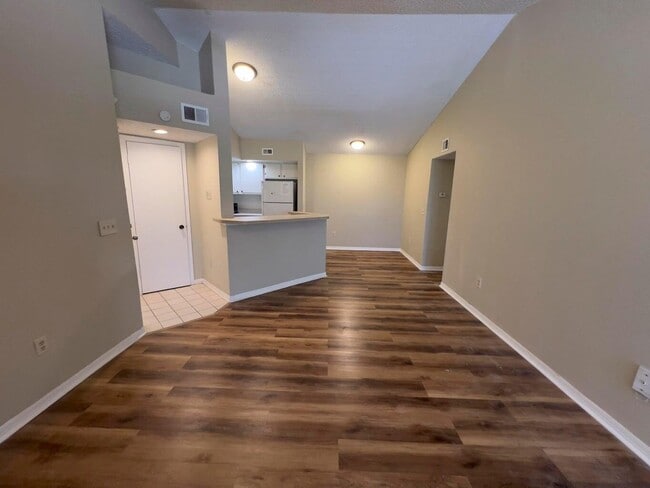 Photo - 1401 Village Blvd Unidad 221