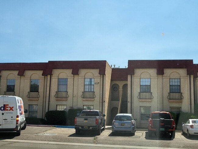 Building Photo - 819 Country Club Dr SE Unit 1A Rental