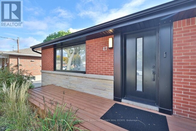 Photo - 47 Castlefield Dr