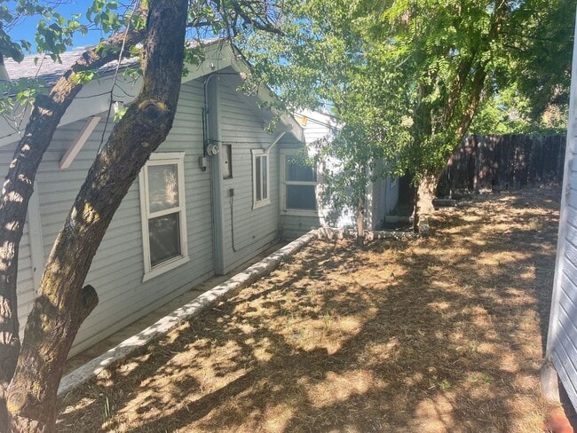 Photo - 313 E Lowell St