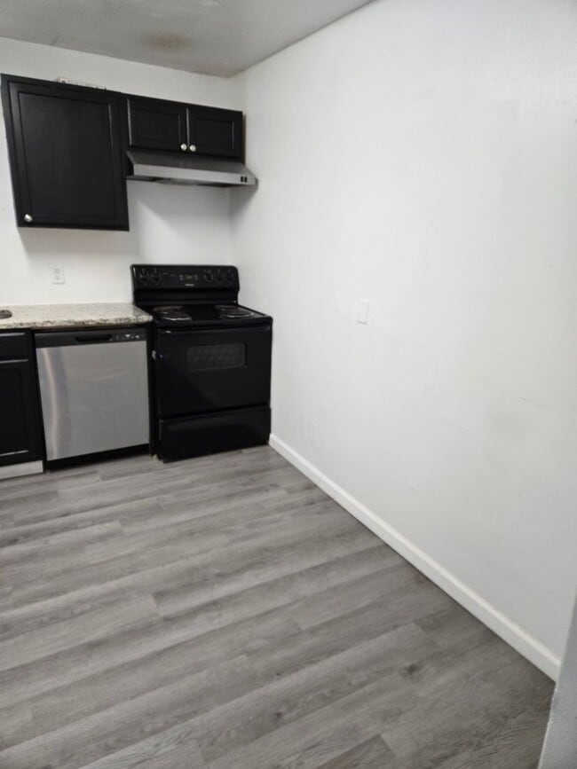 Photo - Spacious 4-Bedroom Home with Large Fenced Yard in a Quiet Neighborhood