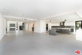 Photo - 159 S Bowling Green Way