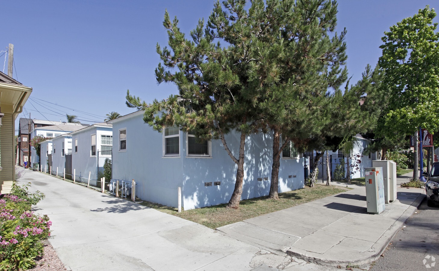 Photo - Palm Court Apartments