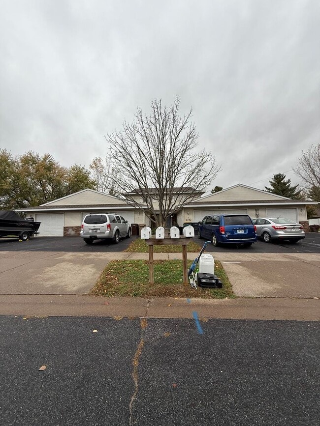 Building Photo - 5734 Gables Dr Unit 3