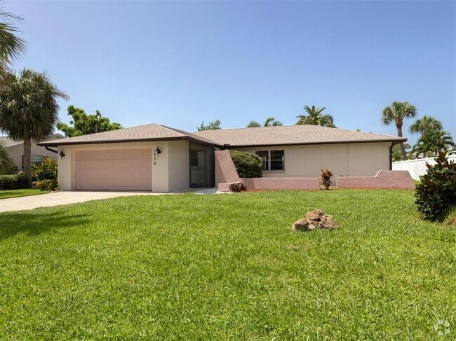 Building Photo - 1229 Lucaya Ave Rental
