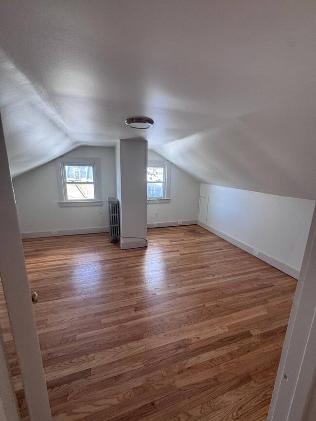 Photo - 107 Caroline St